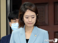 의총 참석하는 고민정 의원