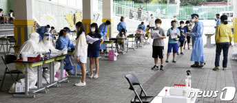 코로나19 검사받으러 학교 나온 난우초 학생들
