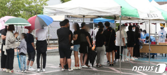 분주한 대전 동구 선별진료소