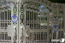 굳게 닫힌 광주 노인복지시설