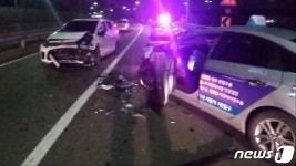 고가도로 1.5km 역주행 '만취 모닝', 택시 정면 충돌…3명 부상