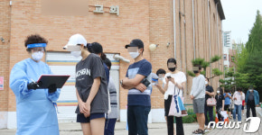교회에 설치된 선별진료소