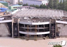 청년야외극장 등 대상건설 다그치는 북한 평안남도