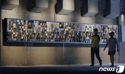 예술길로 변신한 유진상가 하부 공간