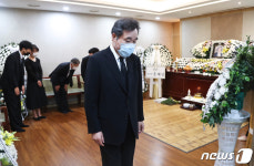 안희정 전 충남지사 모친 빈소 조문하는 이낙연 의원