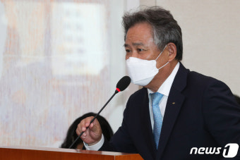 질의에 답하는 이기흥 대한체육회장