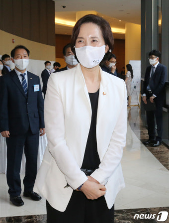 교육부-전국 시도교육감협의회 간담회 참석하는 유은혜 부총리