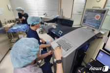 밝은안과21병원 국내 최초 스트림라이트 올레이저 라섹 수술