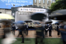 추모공원 향하는 운구행렬