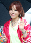 자자 유영 여유 넘치는 미소