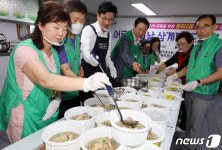 송파구, 어르신들께 삼계탕 배달갑니다