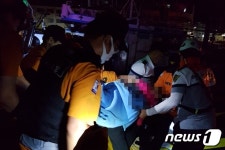통영 앞 바다서 만취 여성 2차례 바다 뛰어들었다 구조돼