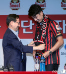 FC서울 입단 환영 받는 기성용