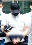 오정모범운전자회 자판기 | 영장실질심사 마치고 이동하는 택시기사 최모씨