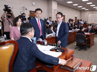 법사위, 주택임대차보호법 개정안 여당 단독 처리(2보)