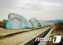 북한, 원산온실농장 조명…중평남새온실농장과 같은 화폭