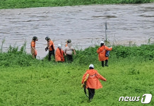 청주 무심천서 30대 물에 빠져…10분만에 구조
