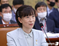 질의 답하는 최윤희