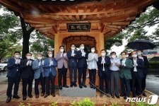 고창군청 광장에 명품 쉼터 ‘근민정(近民亭)’ 건립