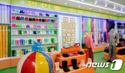 재자원화로 만든 수지 제품들…함흥영예군인수지일용품 공장에서