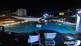 야간 개장한 보경사온천파크 물놀이장