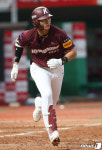 이정후, MLB 데뷔 후 첫 시즌 두 자릿수 홈런 기록…샌프란시스코, 다저스에 2-8 패배