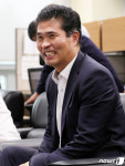 질의에 환하게 웃는 이원택 의원