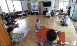 경로당에서도 거리를 두고