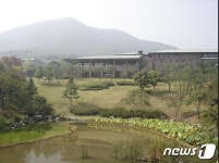 LG인화원 호우 피해…일부 건물로 토사 유입