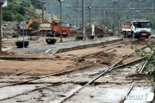 토사물 가득한 삼탄역