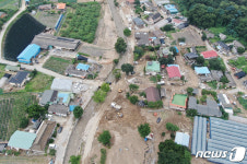 이천 저수지 붕괴에 마을 초토화