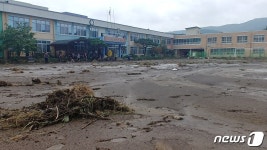 [르포]허리까지 차올랐던 물···250㎜ 폭우 쏟아진 아산 송악면 한숨