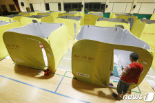 긴급대피한 철원 주민들 초등학교 체육관으로