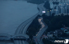 올림픽대로 통제, 붐비는 우회 차량들