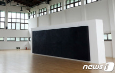 옛 전남도청 원형복원 대책위 상무관 검은비 작품 이전