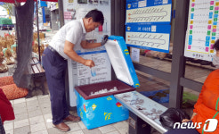 영천시, 공설시장 버스승강장 6곳에 시원한 음료수 비치