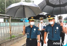 장하연 서울청장, 폭우통제 잠수교와 한강경찰대 방문 격려