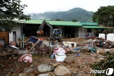 수마가 할퀴고 간 섬진강변 순천 황전면의 한 식당