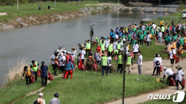 힘 모아 광주천변 정비