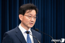 인사말하는 윤창렬 청와대 사회수석