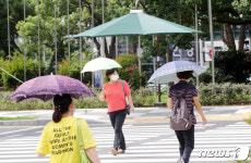 폭염도 피하고 코로나도 예방하고…울산 남구, 취약 계층에 양산 무료 배부