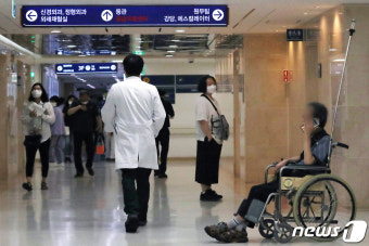 '의협 집단휴진, 필수인력 남기지만 진료차질 불가피'