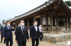 김좌진 장군 생가 방문한 정 총리