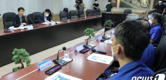 '의사 총파업' 충북대병원 찾은 복지부 차관