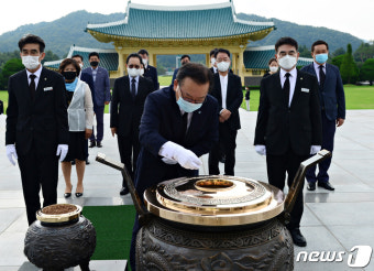 김부겸 대전현충원 첨배