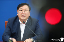 모두발언하는 김태년 원내대표