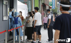 붐비는 성북구 보건소