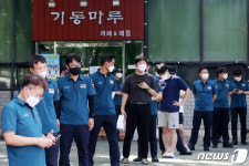 용산경찰서 지구대, 코로나 확진 식당직원 접촉 경찰 65명 전원 음성