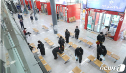 전북도자원봉사센터 연일 발생하는 코로나19 확진자에 고속버스터미널 방역 실시