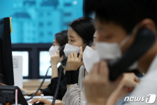 코로나19 확산 막아라 쉴 틈 없는 통화